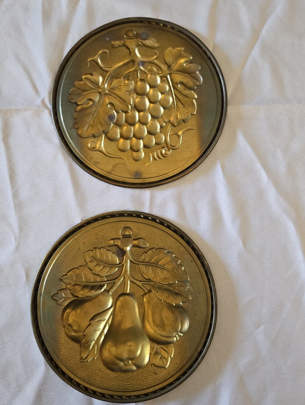 Set of 2 Vintage Peerage Brass Wall Plaques – Grapes & Pears, Made in England